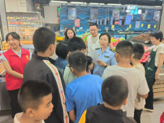 孩子们奉上一堂标新立异的商超食物平安现场课